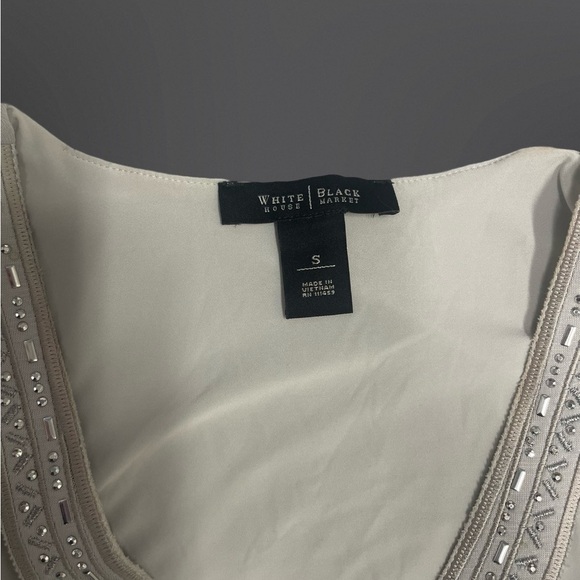 Elegant Silver Women's Top White House‎ Black Market.  Size small - Picture 3 of 4